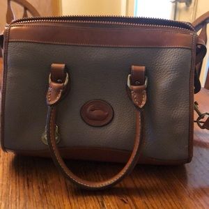 Genuine preowned Dooney & Bourke handbag.
